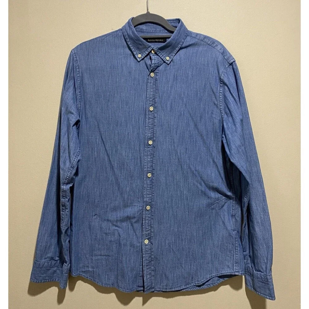 Banana Republic Mens M Blue Chambray Button Up Shirt Long Sleeve Cotton Oxford